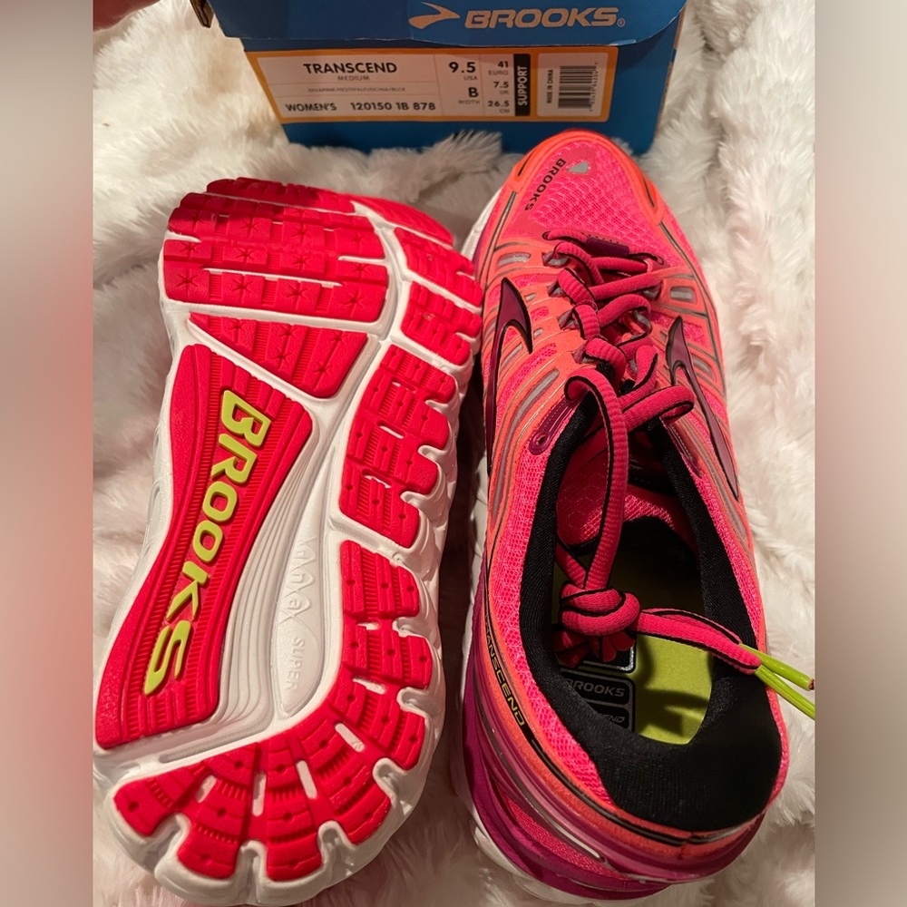 NEW NWB ladies’ women’s Brooks Transcend 9.5 Diva Pink/Festival Fuschia/Black
